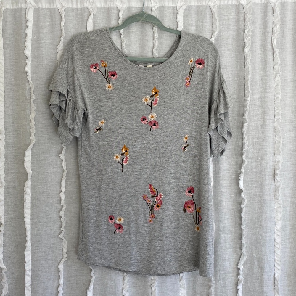 Francesca's Collections Floral Embroidered Tee